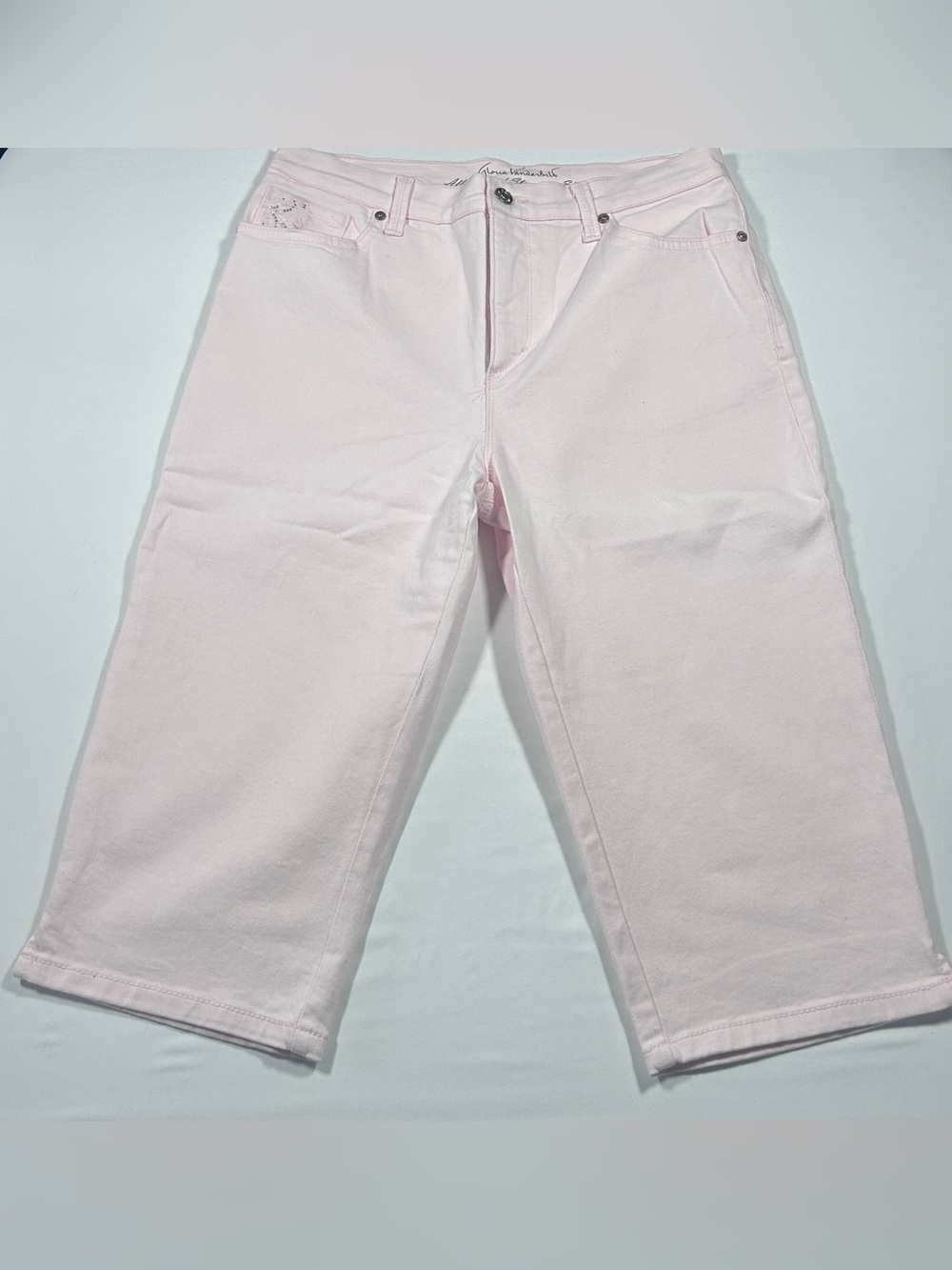Vintage Y2K Gloria Vanderbilt Light Pink Bedazzled and Embroidered Capris
